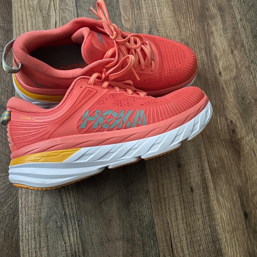Hoka Bondi 7, size 7.5. Worn 4/5 times. Like new.